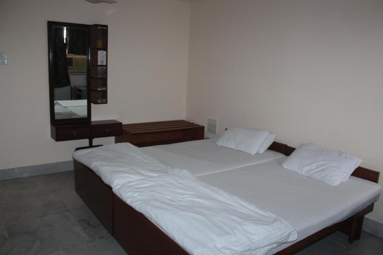 Service Apartment, Park Street, * Kolkata